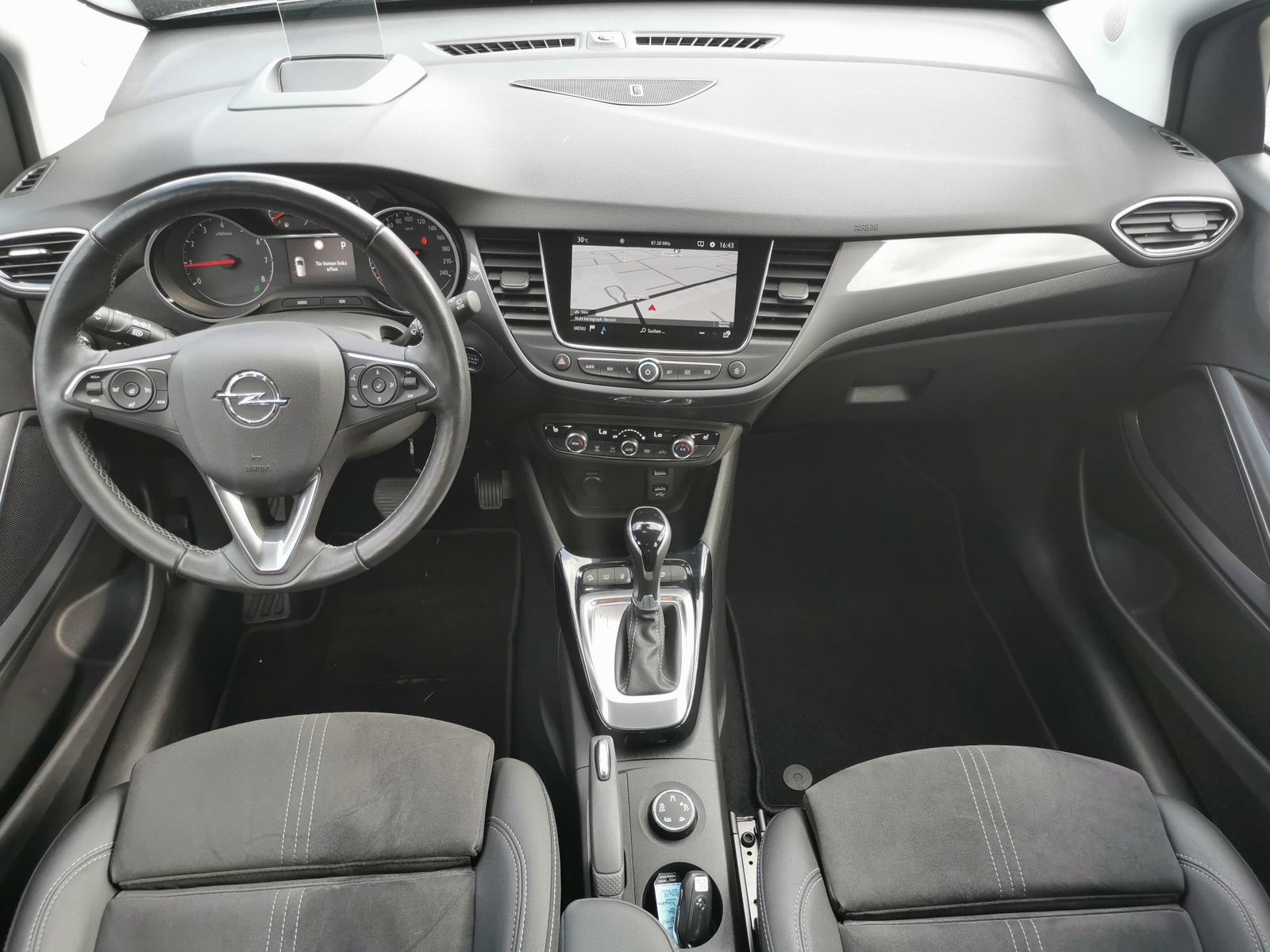 Fahrzeugabbildung Opel Crossland Ultimate*SHZ*PDC+Cam*Head-Up*Navi*