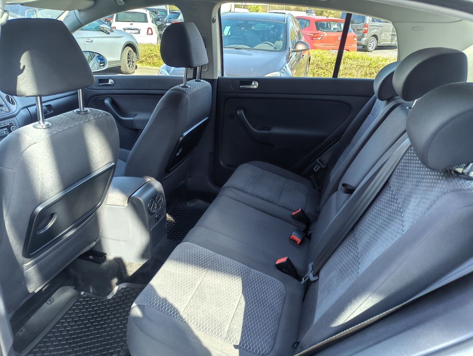 Fahrzeugabbildung Volkswagen Golf VI Plus Comfortline 1.4 TSI DSG + SHZ + A/C