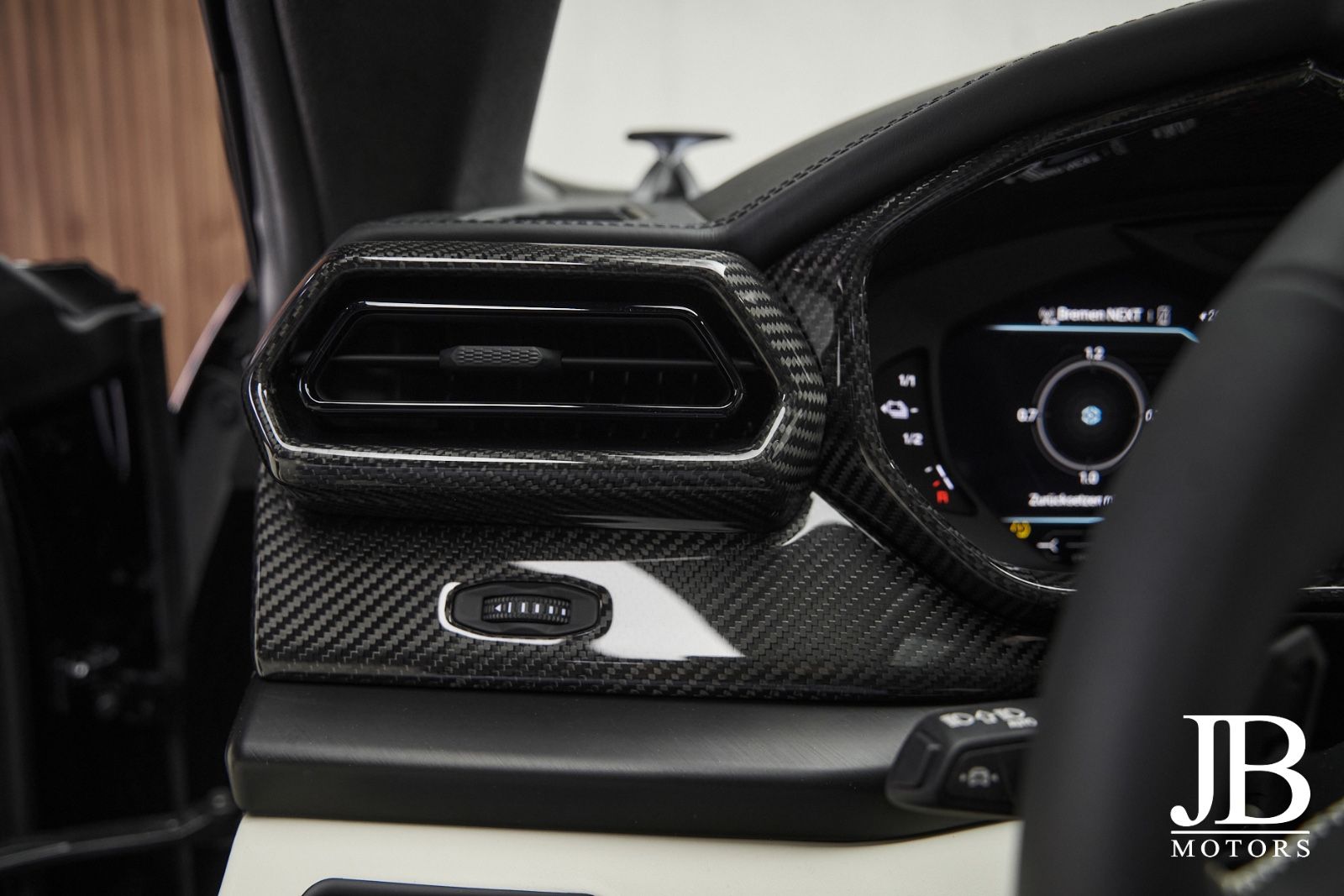 Fahrzeugabbildung Lamborghini Urus SE Panorama 3D B&O Carbon 23 Zoll