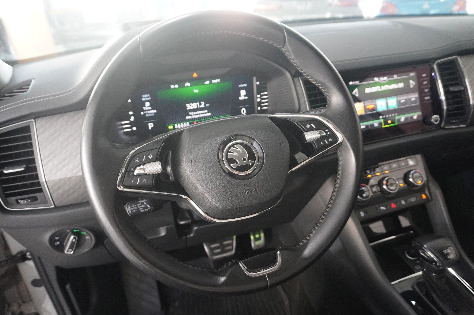 Fahrzeugabbildung SKODA Kodiaq 2.0 TSI STYLE 4X4 7-SITZ NAVI/KAMERA/AHK