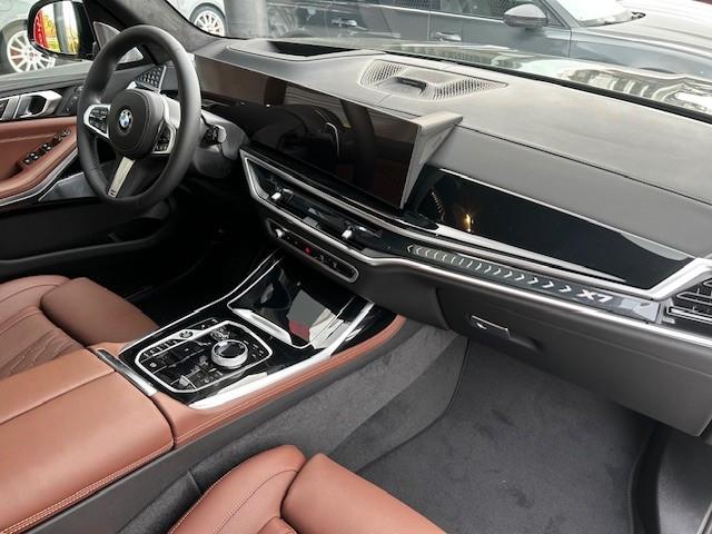 BMW X7 40d / BRITISH RACING GREEN, BROWN, B&W, FULL! – 12