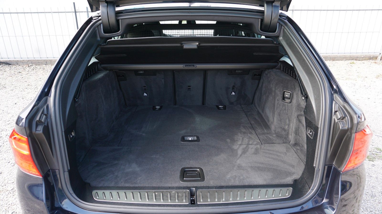 Fahrzeugabbildung BMW 520d xDrive Touring M Sport Navi,LED,Kamera,SH