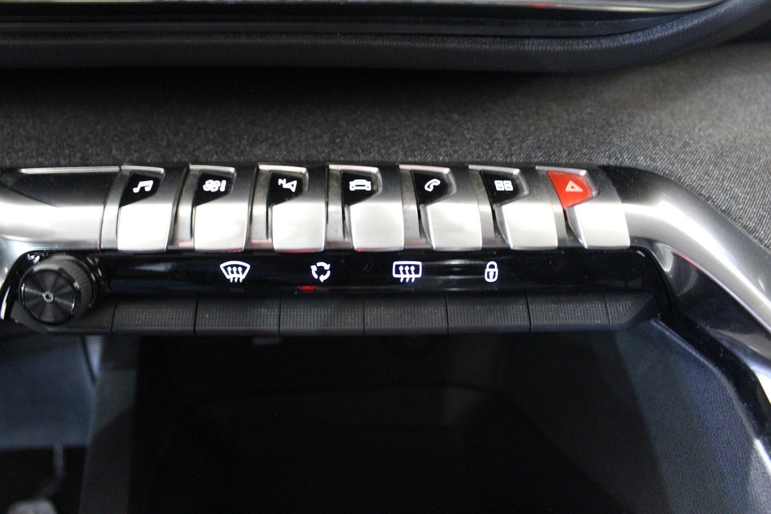 Fahrzeugabbildung Peugeot 5008 Allure 1.2T NAVI/PDC/T-LEDER/TEMPOMAT