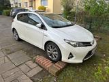 Toyota Auris Hybrid Automatik - Toyota Auris Gebrauchtwagen in Köln