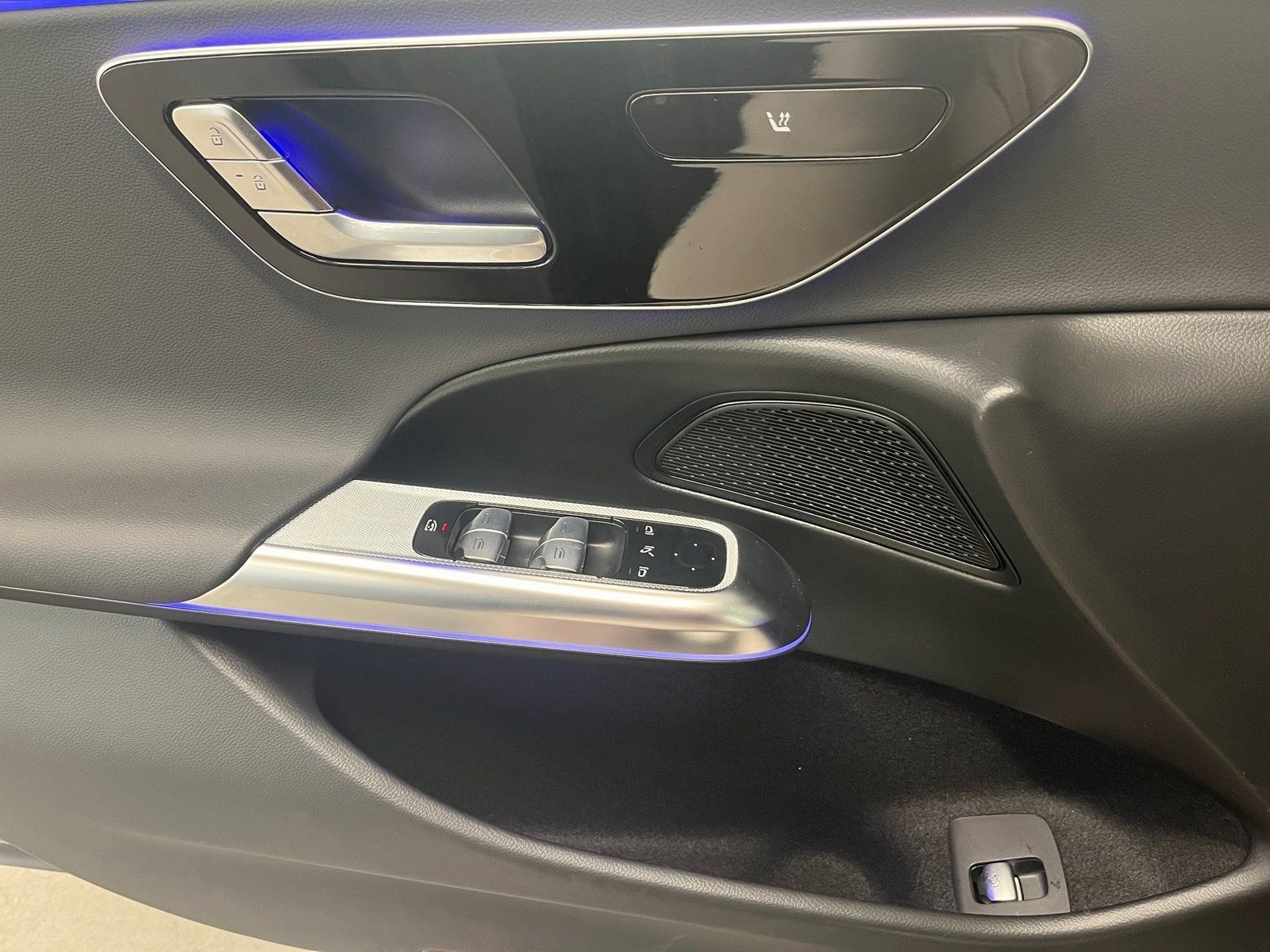 Fahrzeugabbildung Mercedes-Benz E 220 T d 4M Avantgarde*AHK*Totwinkel*Kamera*LED