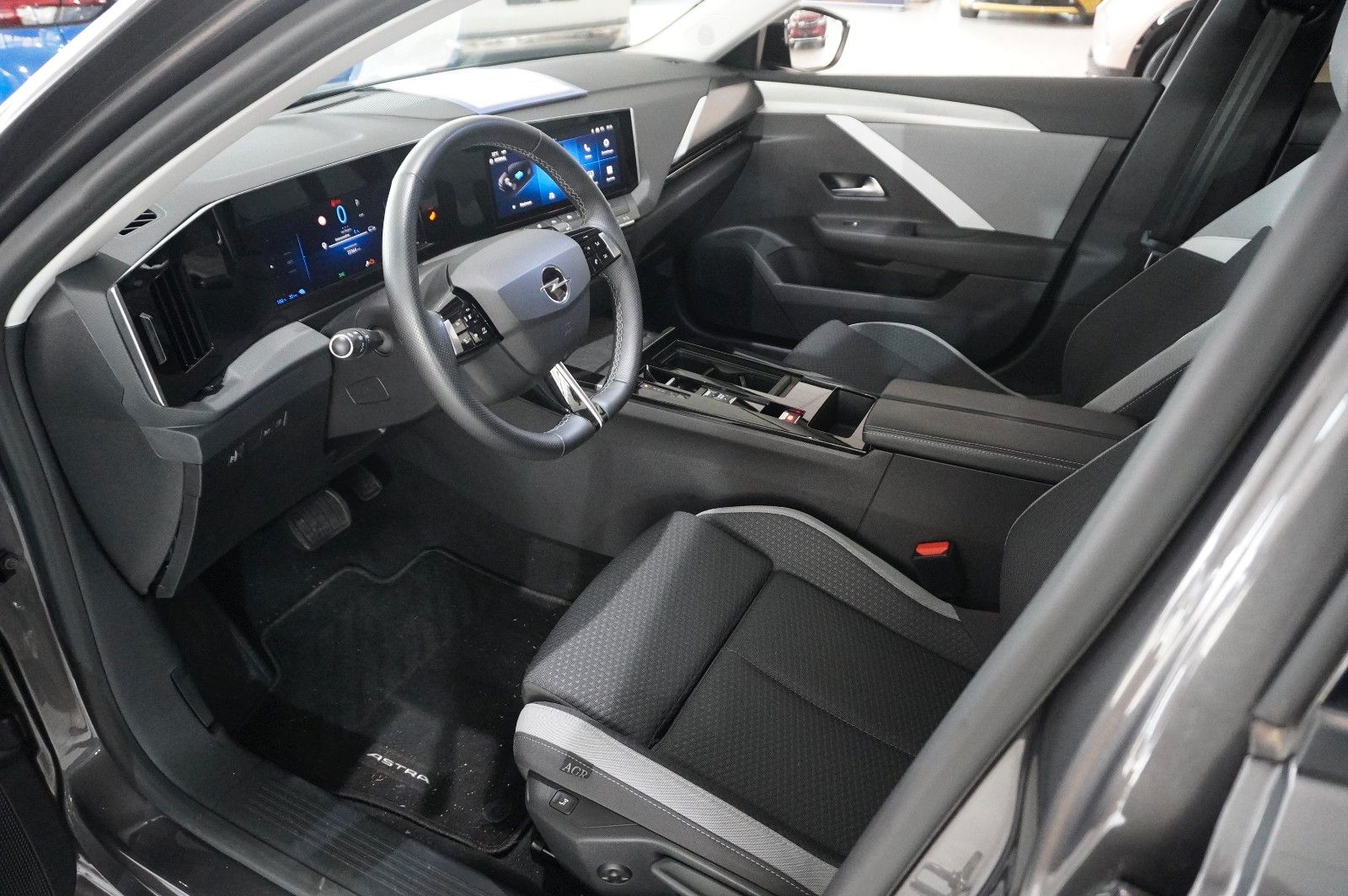 Fahrzeugabbildung Opel Astra L Lim. 1.6 HYBRID BUSINESS NAVI/LED/KAMERA
