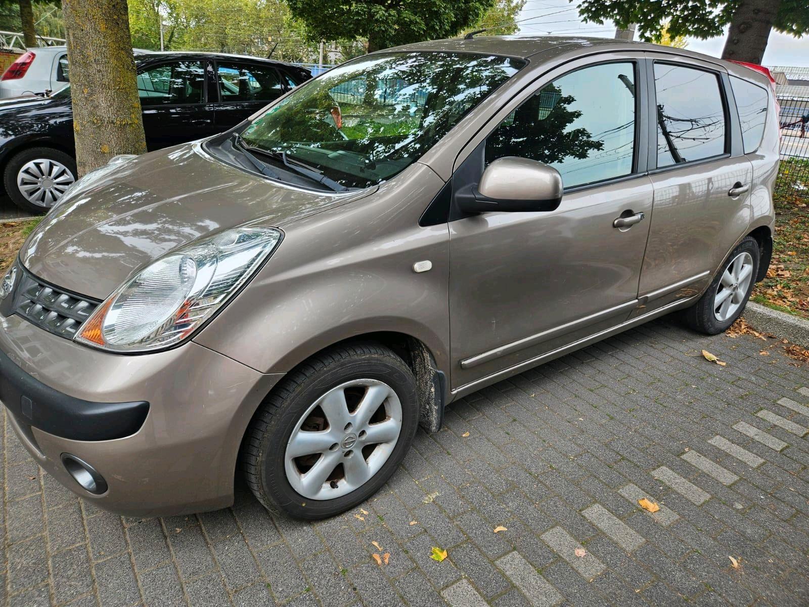 Nissan Note 2007 — вигляд ззаду