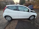 Toyota Aygo (X) 1,0-l-VVT-i x-play club x-shift x-p - Toyota: Club Aygo