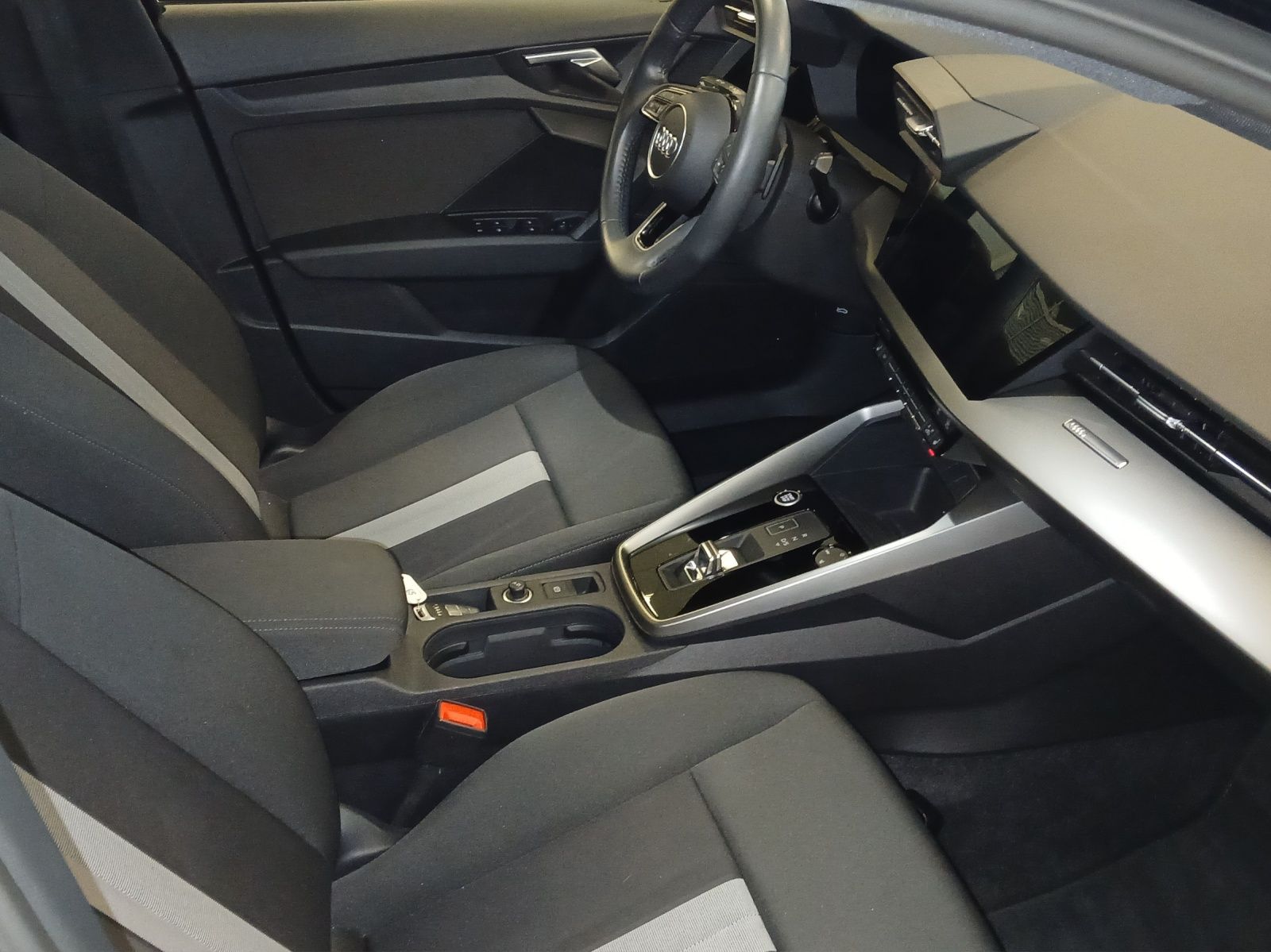 Fahrzeugabbildung Audi A3 Limousine 35 TFSI advanced S-tronic Navi AVC