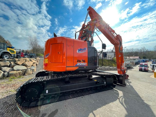 Hitachi ZX225USLC-6 Bagger Verstellausleger + OQ80 70/55