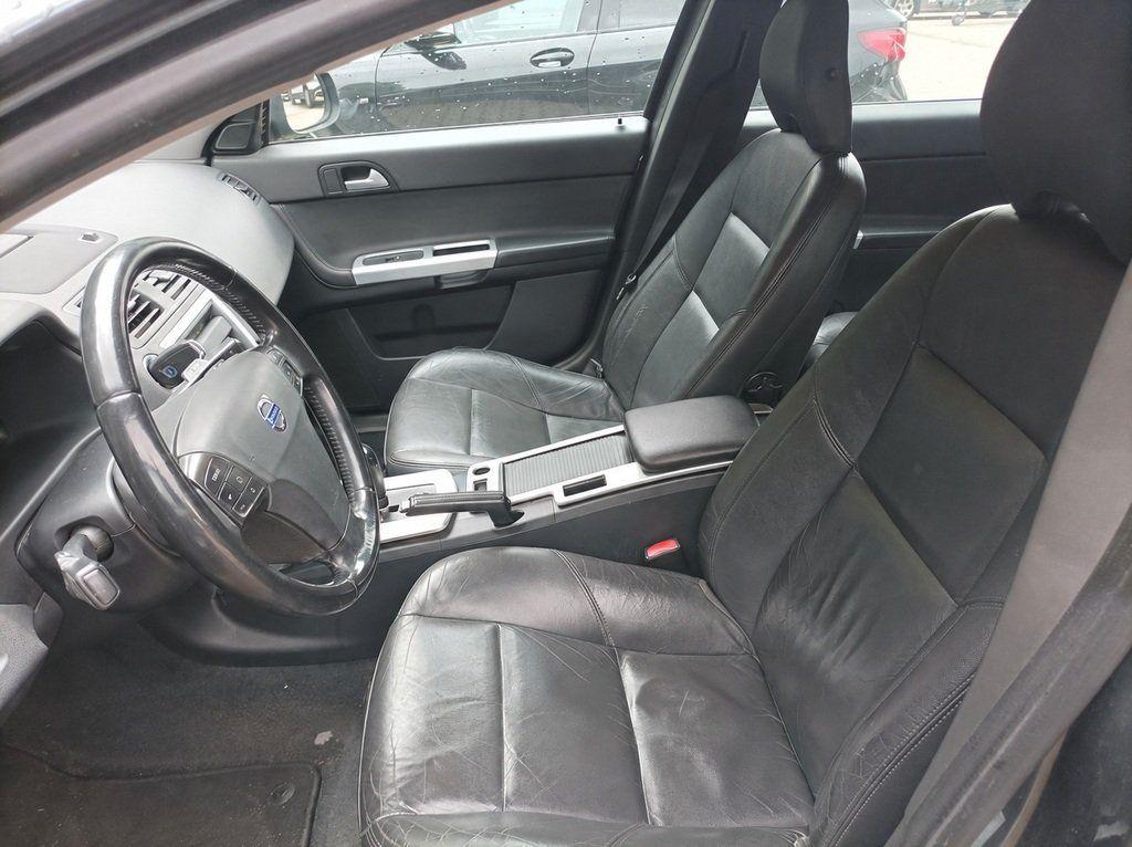 Volvo V50 2012 — interior