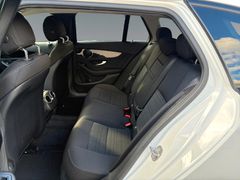 Fahrzeugabbildung Mercedes-Benz C 180 T CGI Navi Sitzh Alu LED el.Klappe 2.Hand