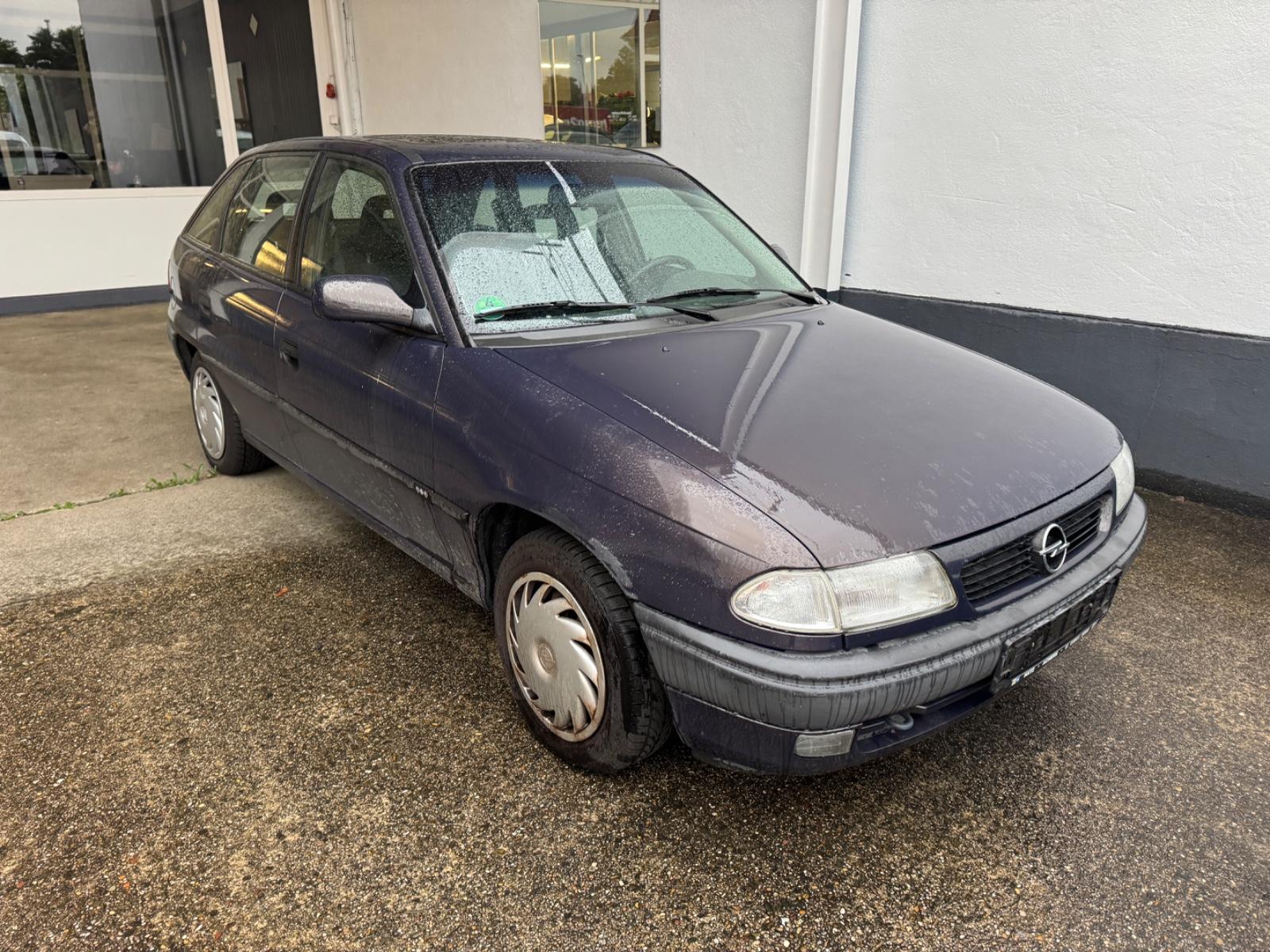 Opel Astra 1.6 Champion