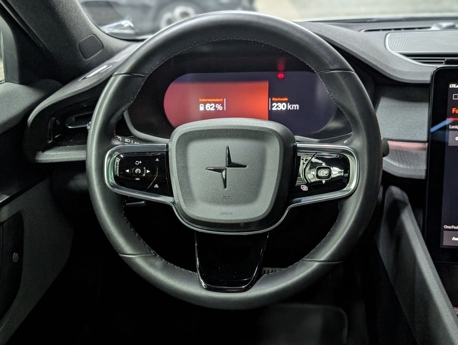 Fahrzeugabbildung Polestar 2 Range SoH 94% PILOT PLUS-PK PANO LED H&K WÄRME