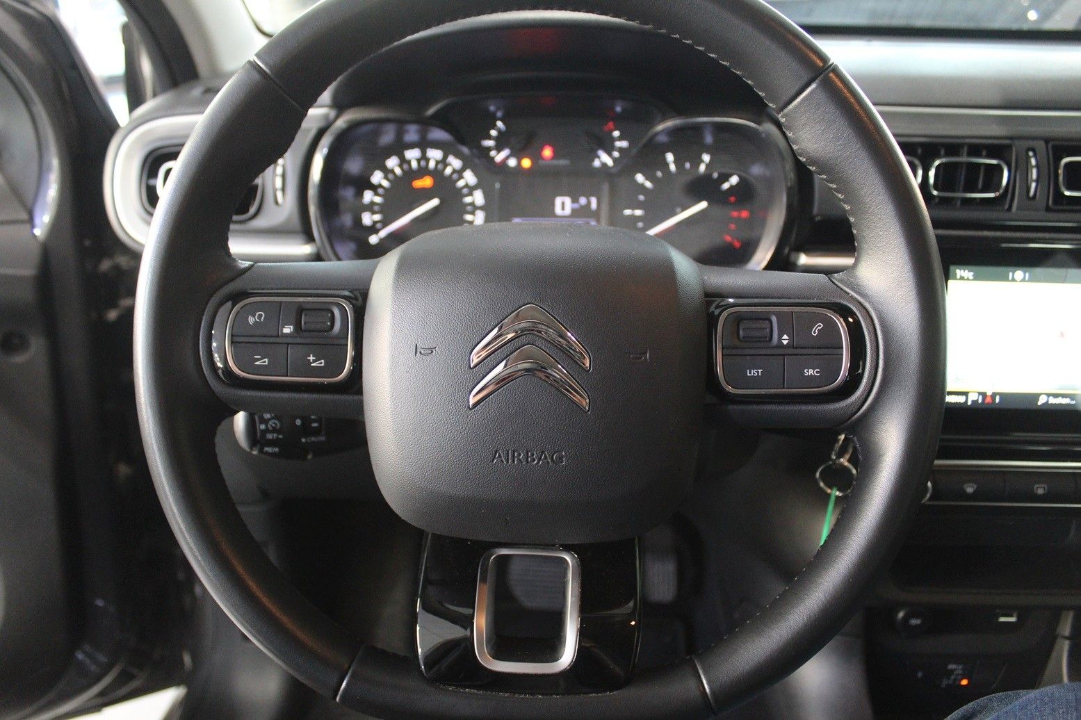Fahrzeugabbildung Citroën C3 Shine Pack 1.2T NAVI/LED/PDC/TEMPOMAT/DAB+