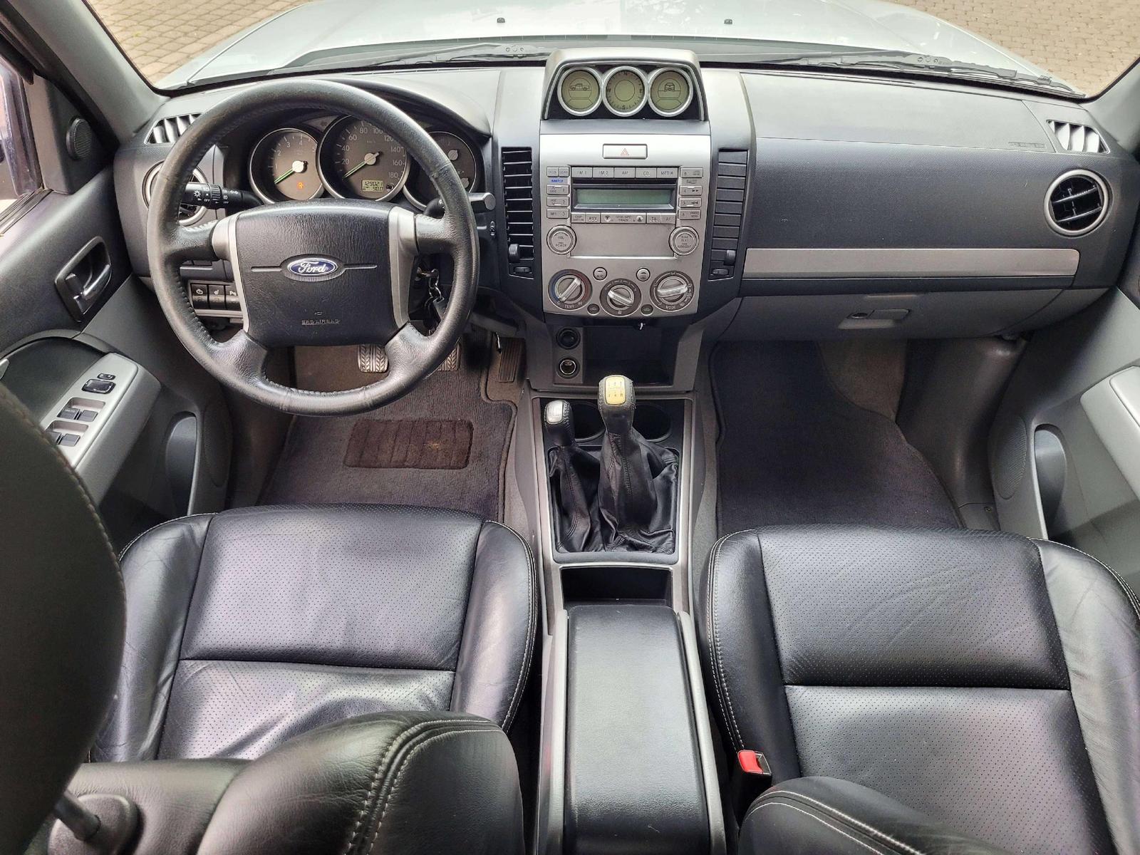 FORD RANGER - XLT - 143 CV - 4X4 - BVM - ATTELAGE FIXE