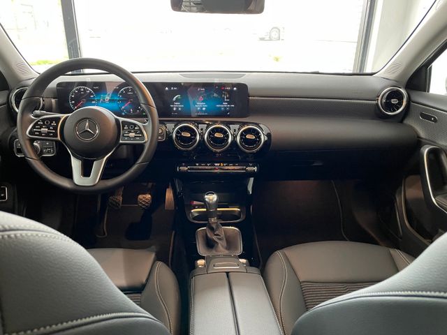 Fahrzeugabbildung Mercedes-Benz A 180 Limo Progressive/DAB/MBUX