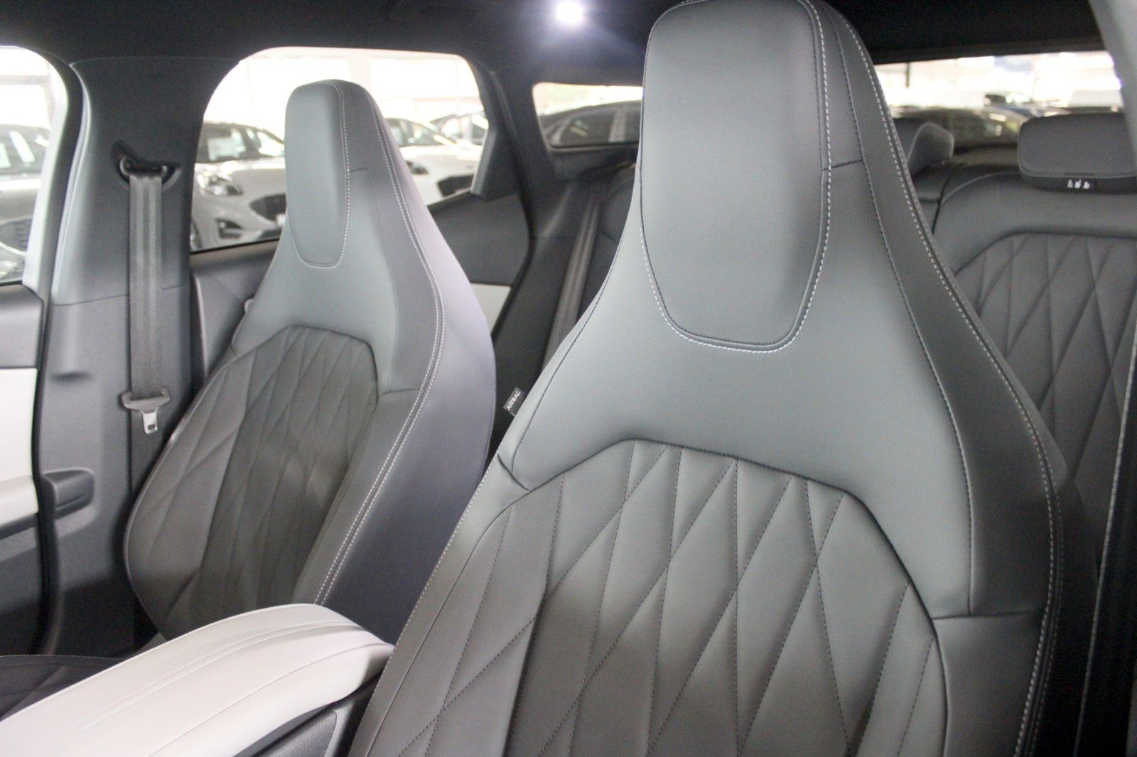 Fahrzeugabbildung Ford Explorer BEV Extended Range  RWD Premium mit AHK
