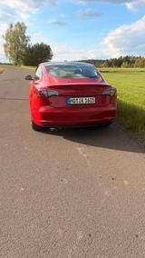 Tesla Model 3 Allradantrieb mit Dualmotor Long Ran... - rote Tesla Model 3