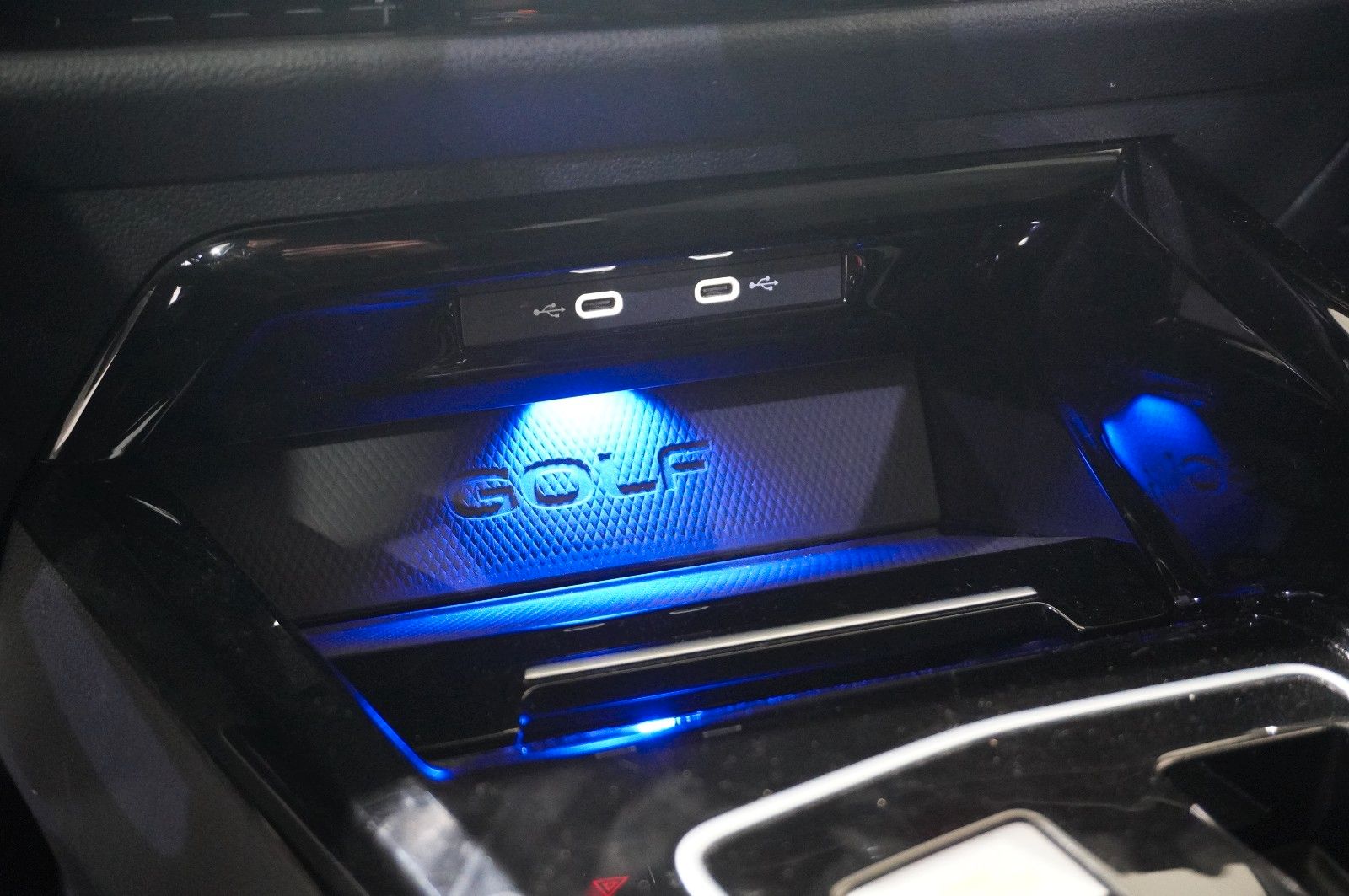 Fahrzeugabbildung Volkswagen Golf VIII Lim. 2.0 TSI GTI DSG NAVI/LED/KAMERA