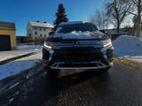 Mitsubishi Outlander 2.4 MIVEC PLUG-IN HYBRID 4WD Plus - Hybrid (/Elektro) Plug in mit Benzin-Antrieb