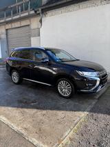 Mitsubishi Outlander 2.4 MIVEC PLUG-IN HYBRID 4WD Basis... - Mitsubishi Outlander in Wuppertal