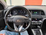 Hyundai Elantra - Hyundai Elantra Gebrauchtwagen