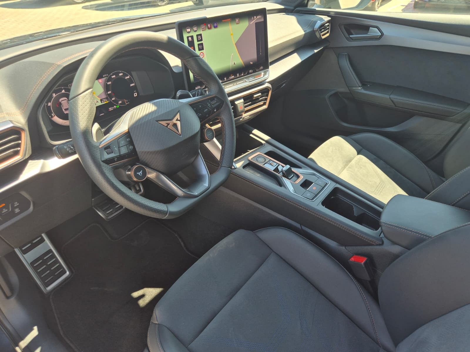 Fahrzeugabbildung CUPRA Leon 2.0 TDI DSG AHK*DYNAMICA*EDGE*LED*5JGARANT.
