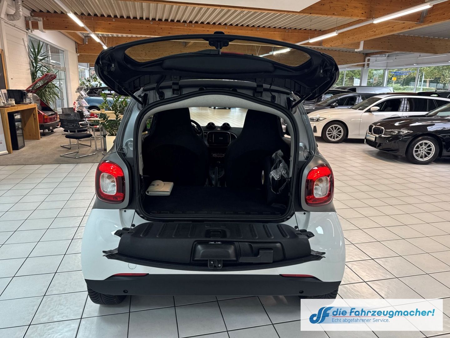 Fahrzeugabbildung Smart fortwo coupe electric drive EQ Navi Klimaautom K