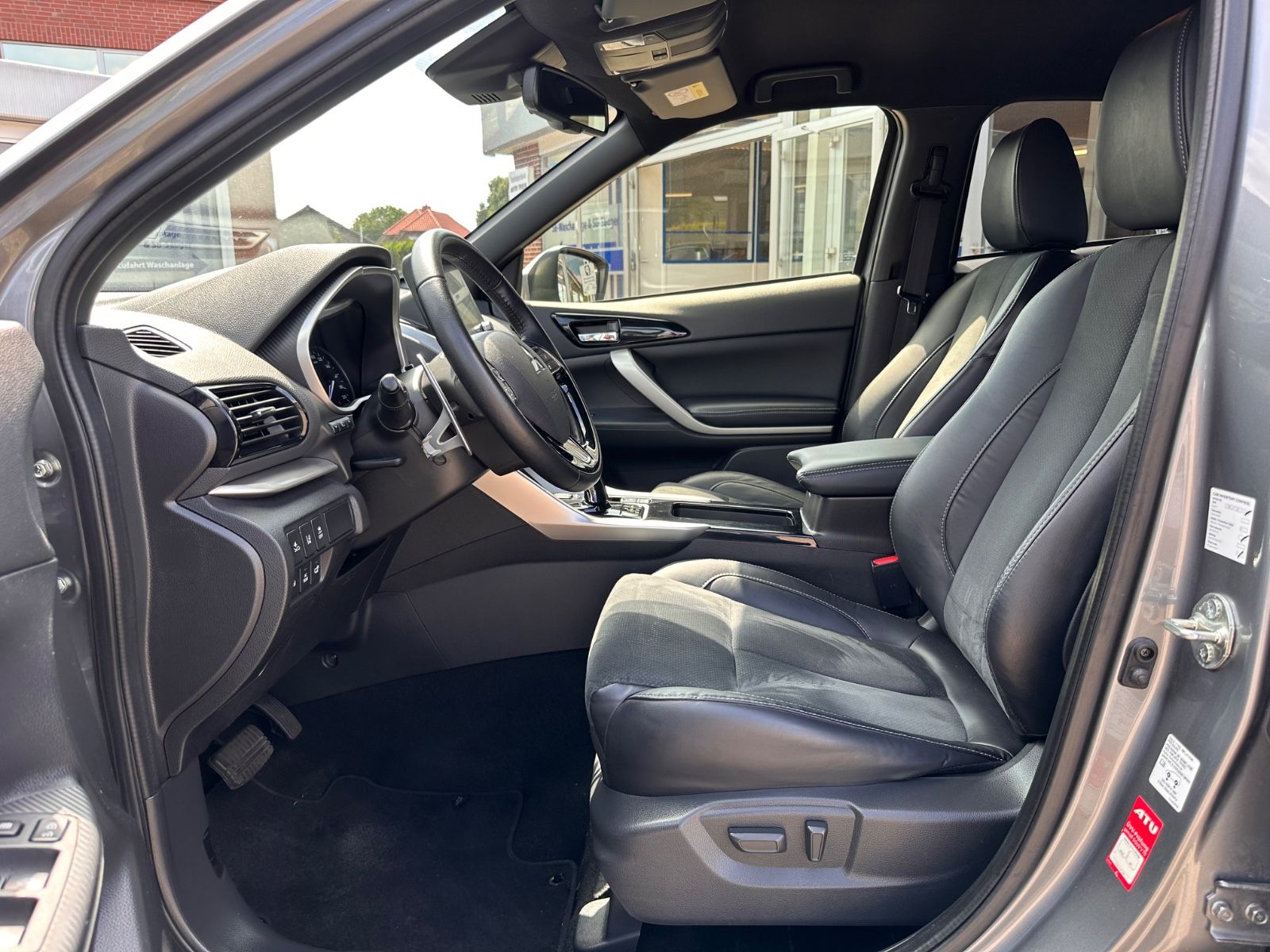 Fahrzeugabbildung Mitsubishi Eclipse Cross 2.4 Hybrid 4WD Select AHK/ACC/360°