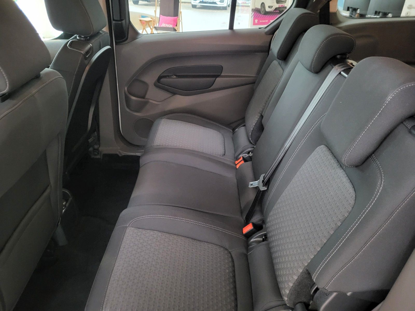 Fahrzeugabbildung Ford Grand Tourneo Connect Sitzheiz., Klima