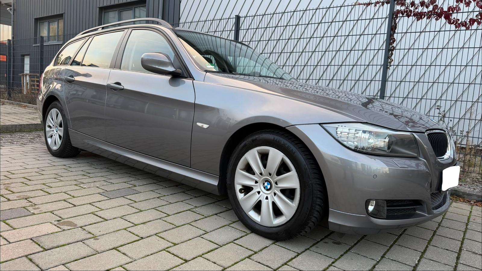 BMW 318i AUTOMATIK TÜV,93.000KM,NAVI,PANO,KLIMA,PDC