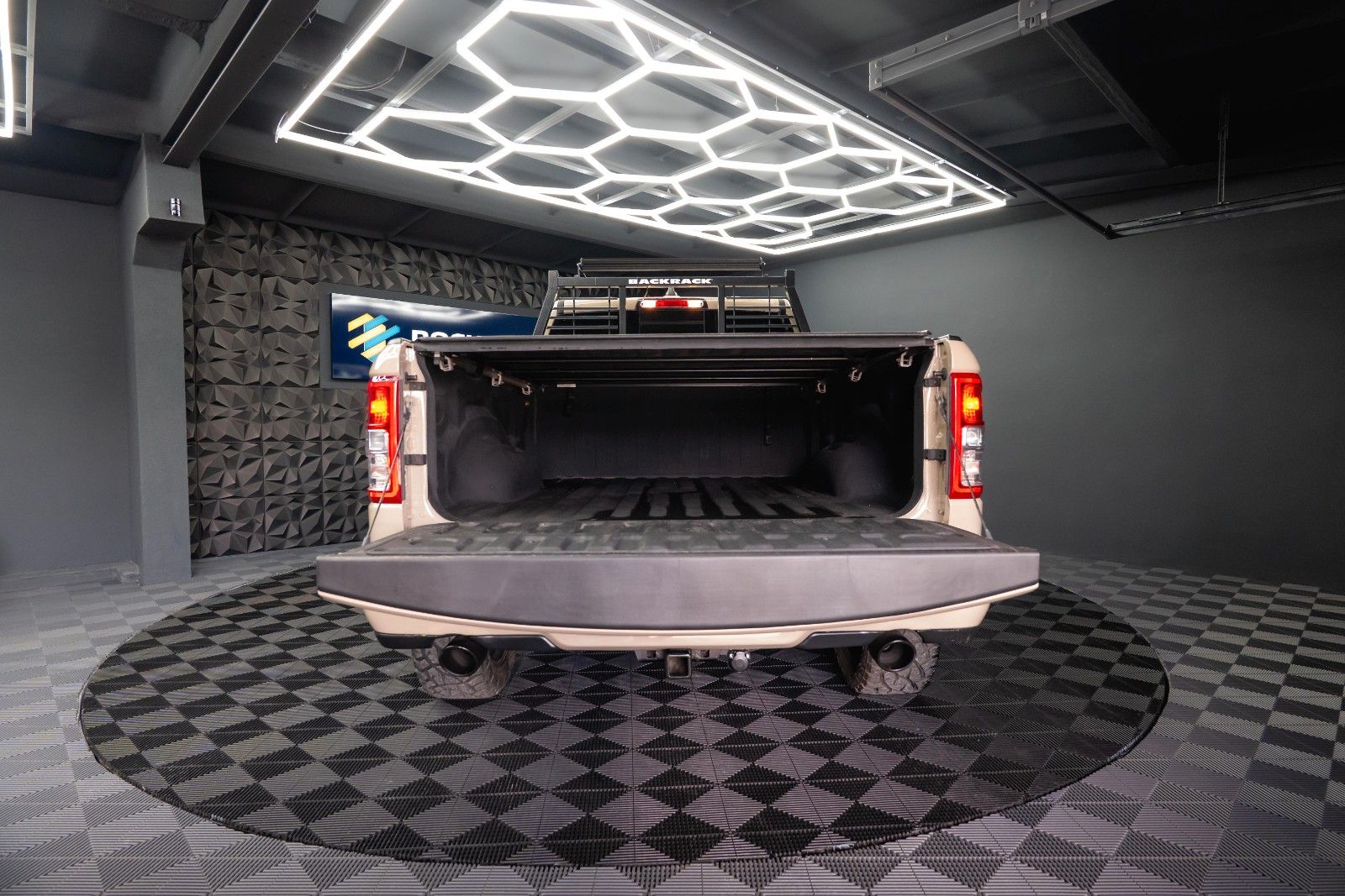 Fahrzeugabbildung Dodge RAM 5.7 V8 HEMI 4x4 ARMY STYLE Offroad LONGBED