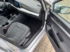 Fahrzeugabbildung Volkswagen Golf VIII Lim. Life LED Navi Sitzh Massage ACC