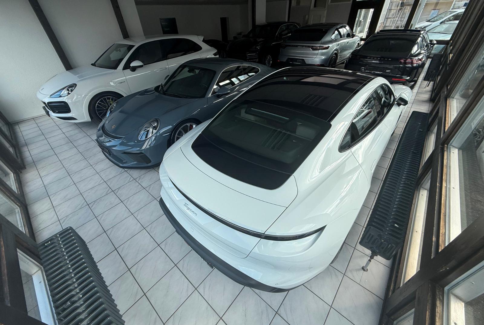 showroom-image-top