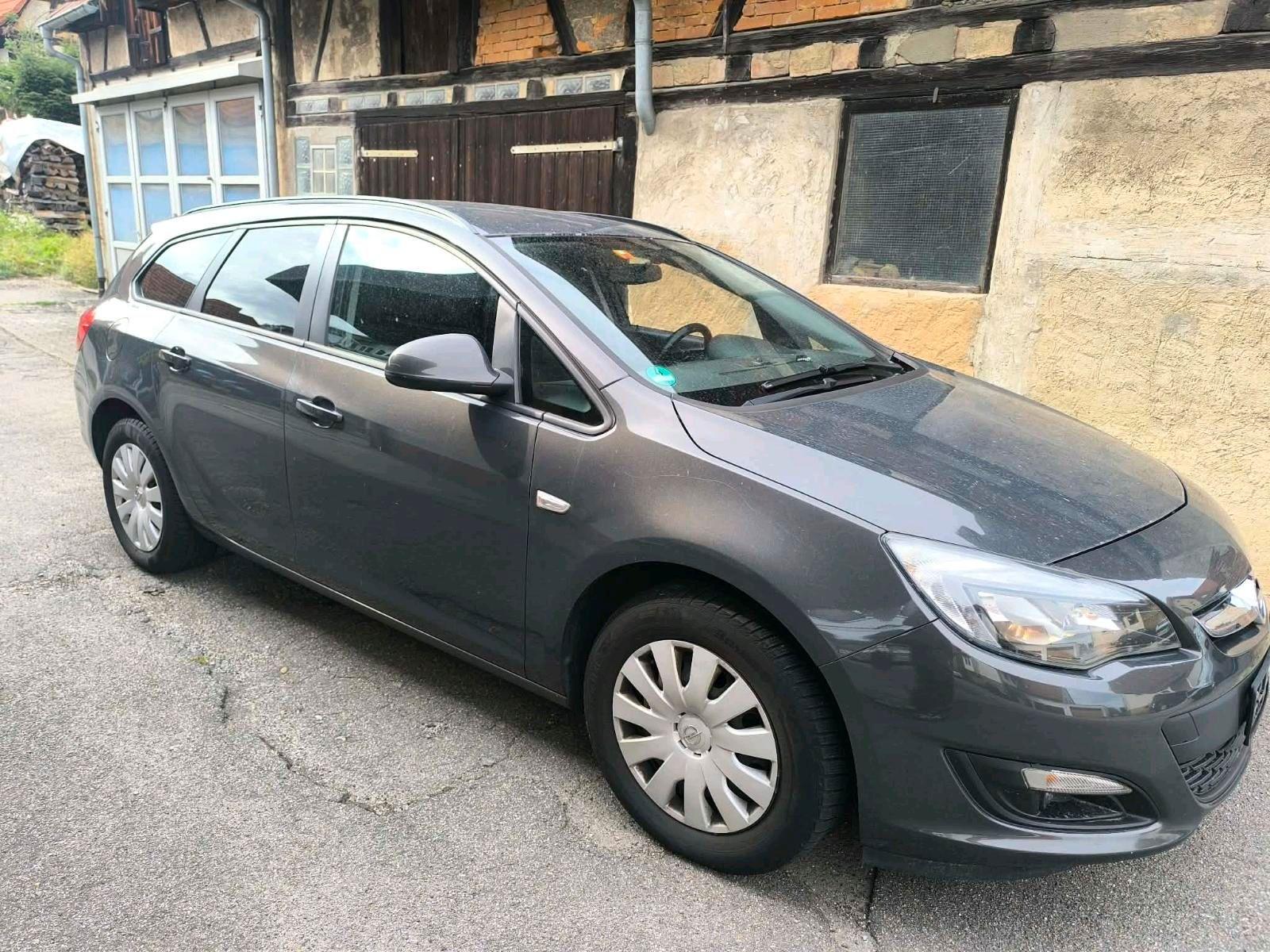Opel Astra 2014 — interior