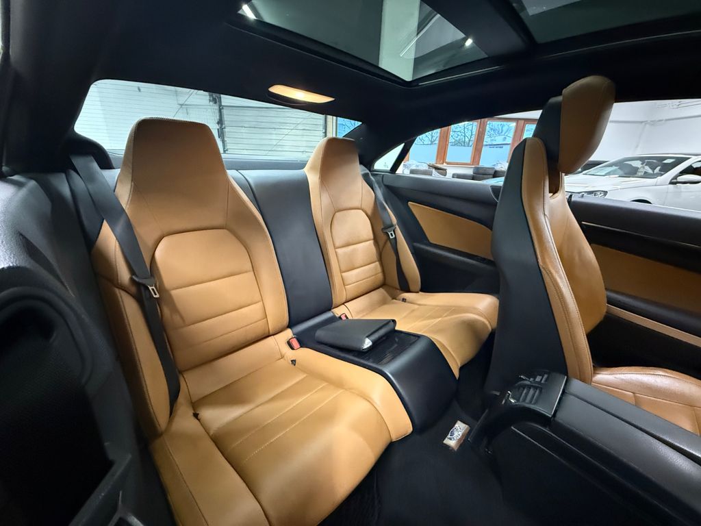 MERCEDES-BENZ E 250 CDI BE/ DESIGNO/PANORAMA/ CARPLAY/ R-KAM MERCEDES-BENZ E 250 CDI BE/ DESIGNO/PANORAMA/ CARPLAY/ R-KAM