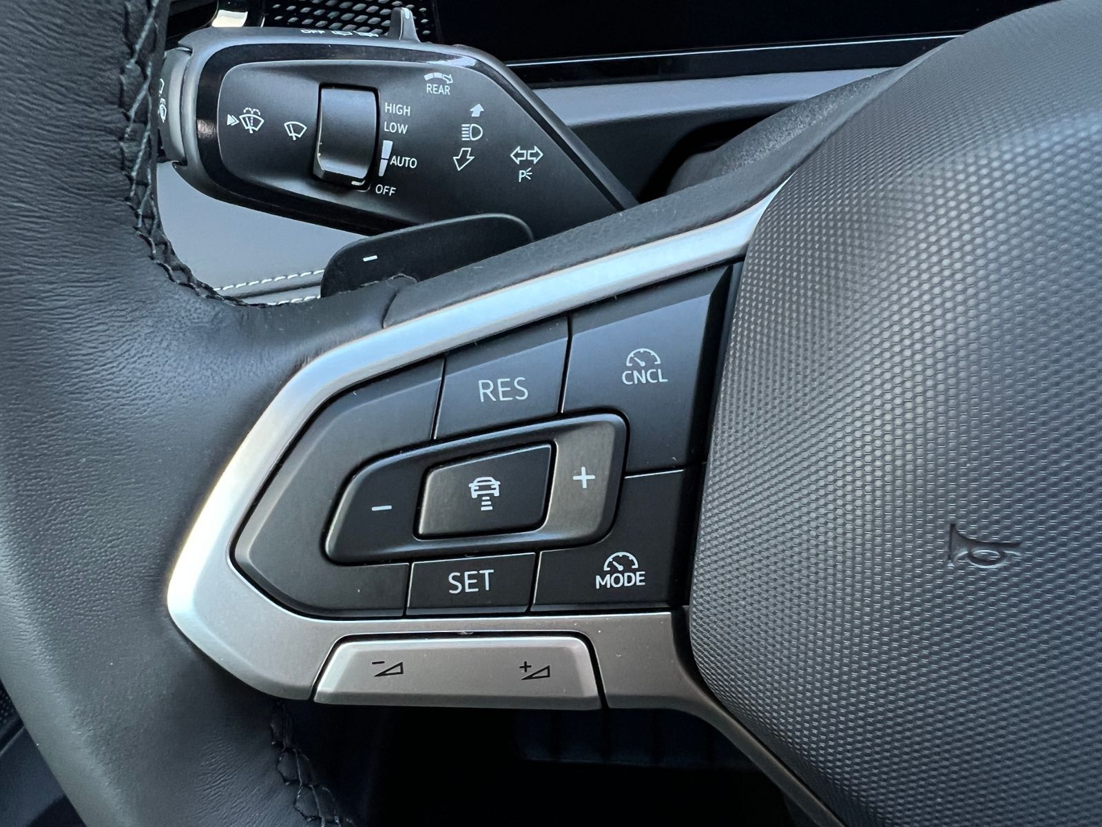 Fahrzeugabbildung Volkswagen Tiguan LIFE 1.5 eTSI DSG *AHK, LED Plus, Kamera,