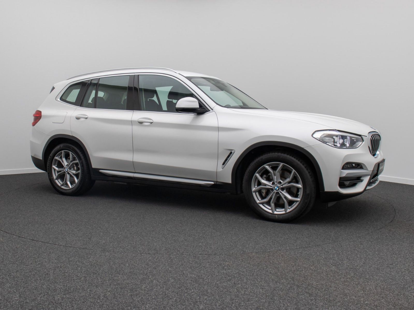 Fahrzeugabbildung BMW X3 xD30e xLine DAB HiFi Alarm AHK Sport Individu