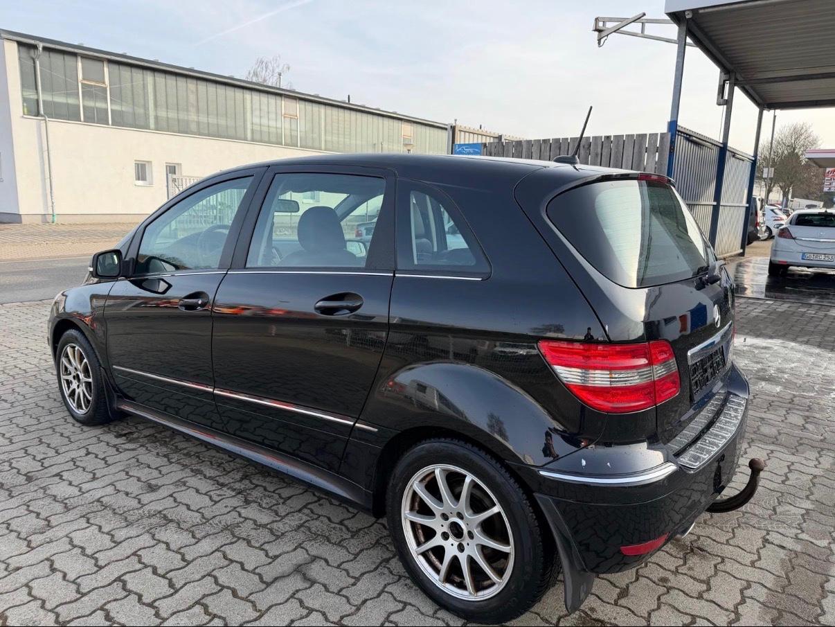 Mercedes-Benz B180 2010 — photo 6