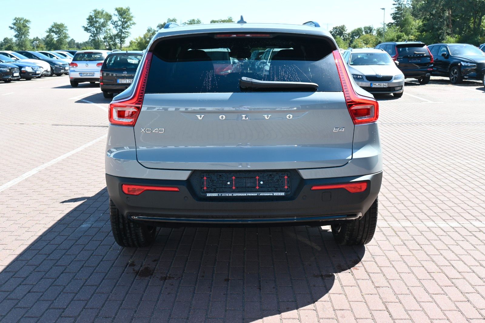 Fahrzeugabbildung Volvo XC40 B4 DKG Ultra Dark*FSHZG*PANO*360°*ACC*AHK