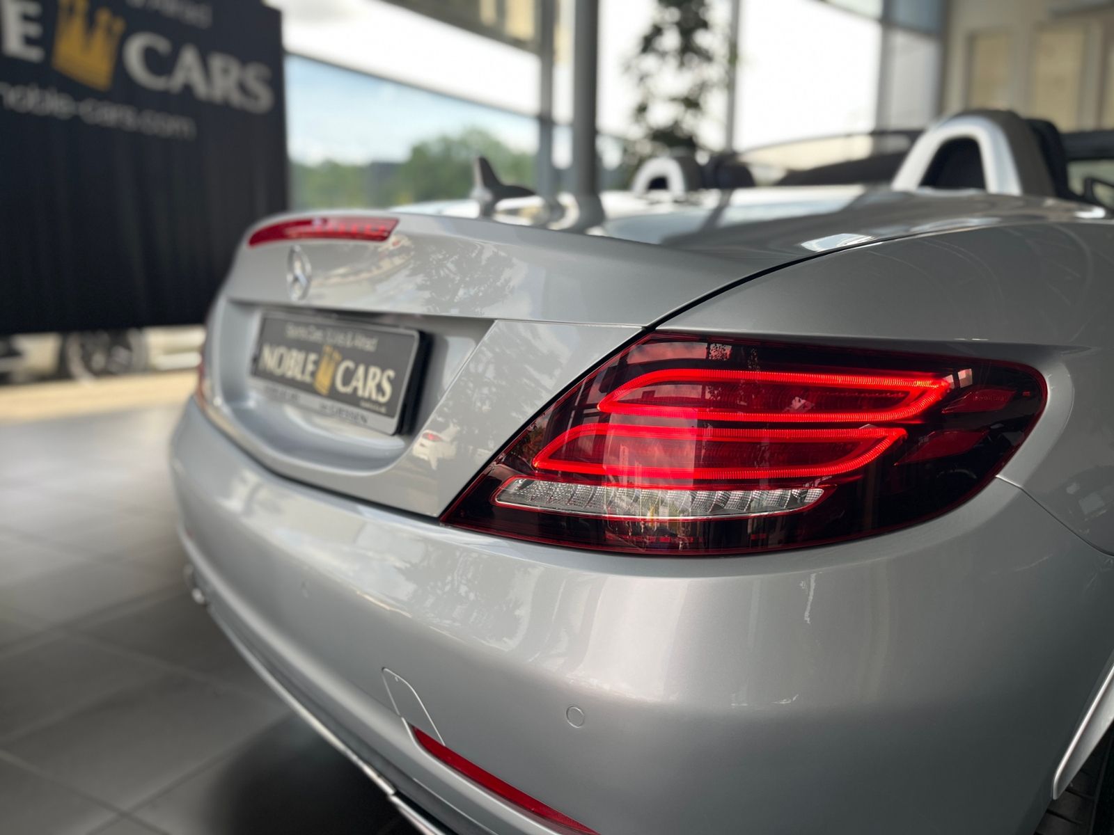 Fahrzeugabbildung Mercedes-Benz SLC 300 Roadster PANO NAVI ALU