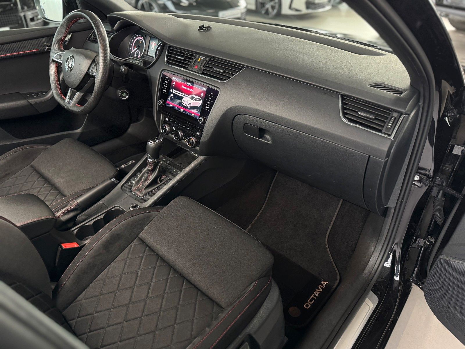 Fahrzeugabbildung SKODA Octavia Combi 2.0 TDI RS 4x4   "ACC Park-Paket"
