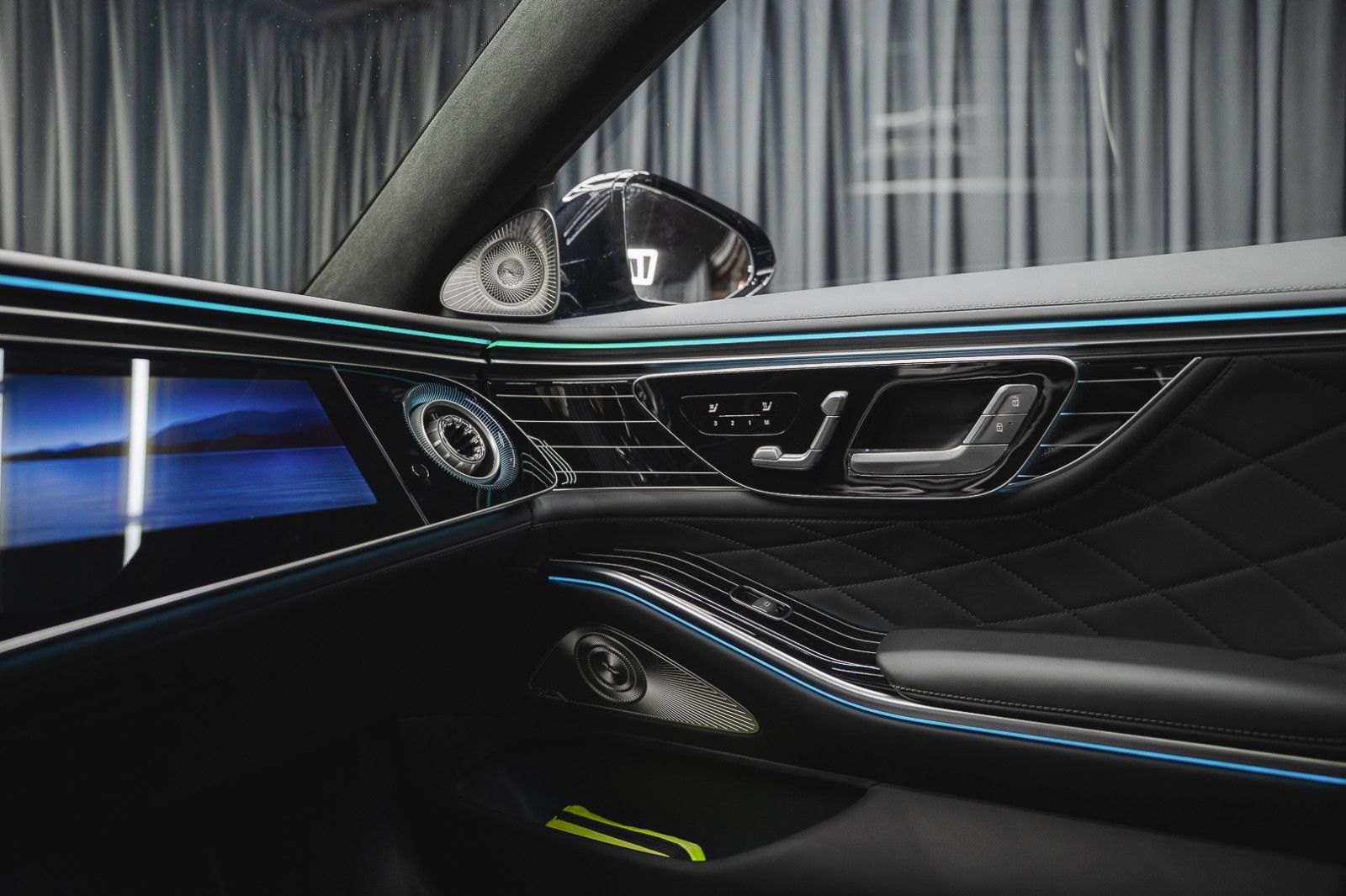 Fahrzeugabbildung Mercedes-Benz S 450 4M Lang MY27 Facelift AMG Plus Fond TV