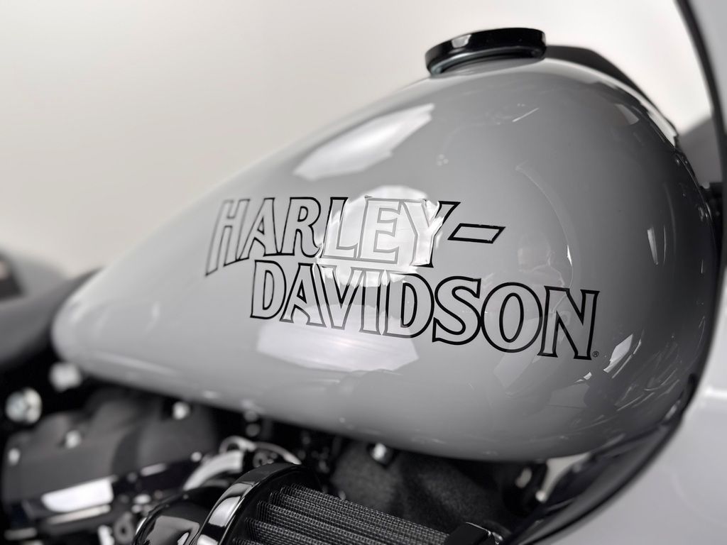 Fahrzeugabbildung Harley-Davidson LOW RIDER ST FXLRST *NEUWERTIG *1. HAND