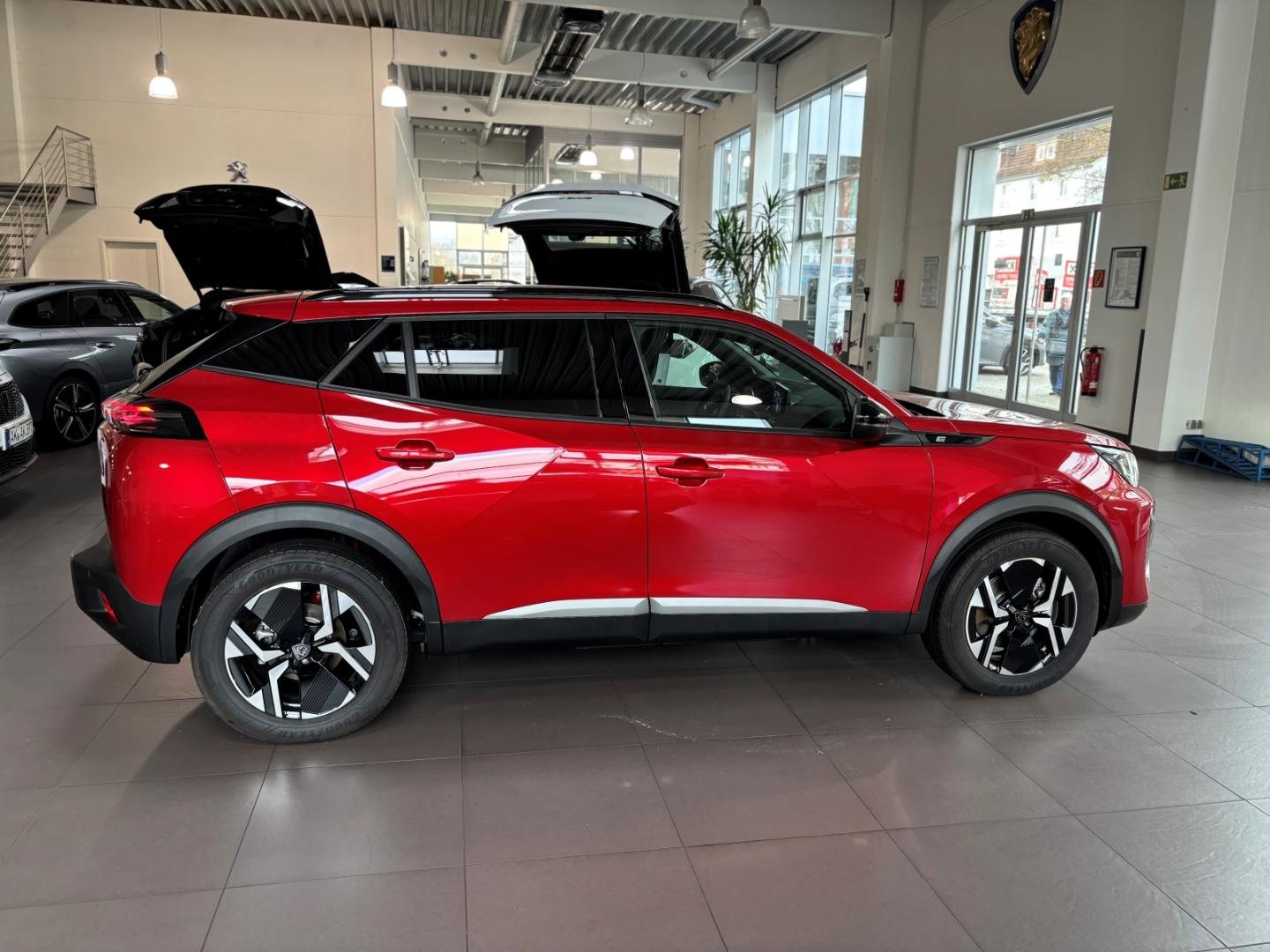 Peugeot 2008 e- Allure 156 LED SITZHEIZUNG Klimaautom.