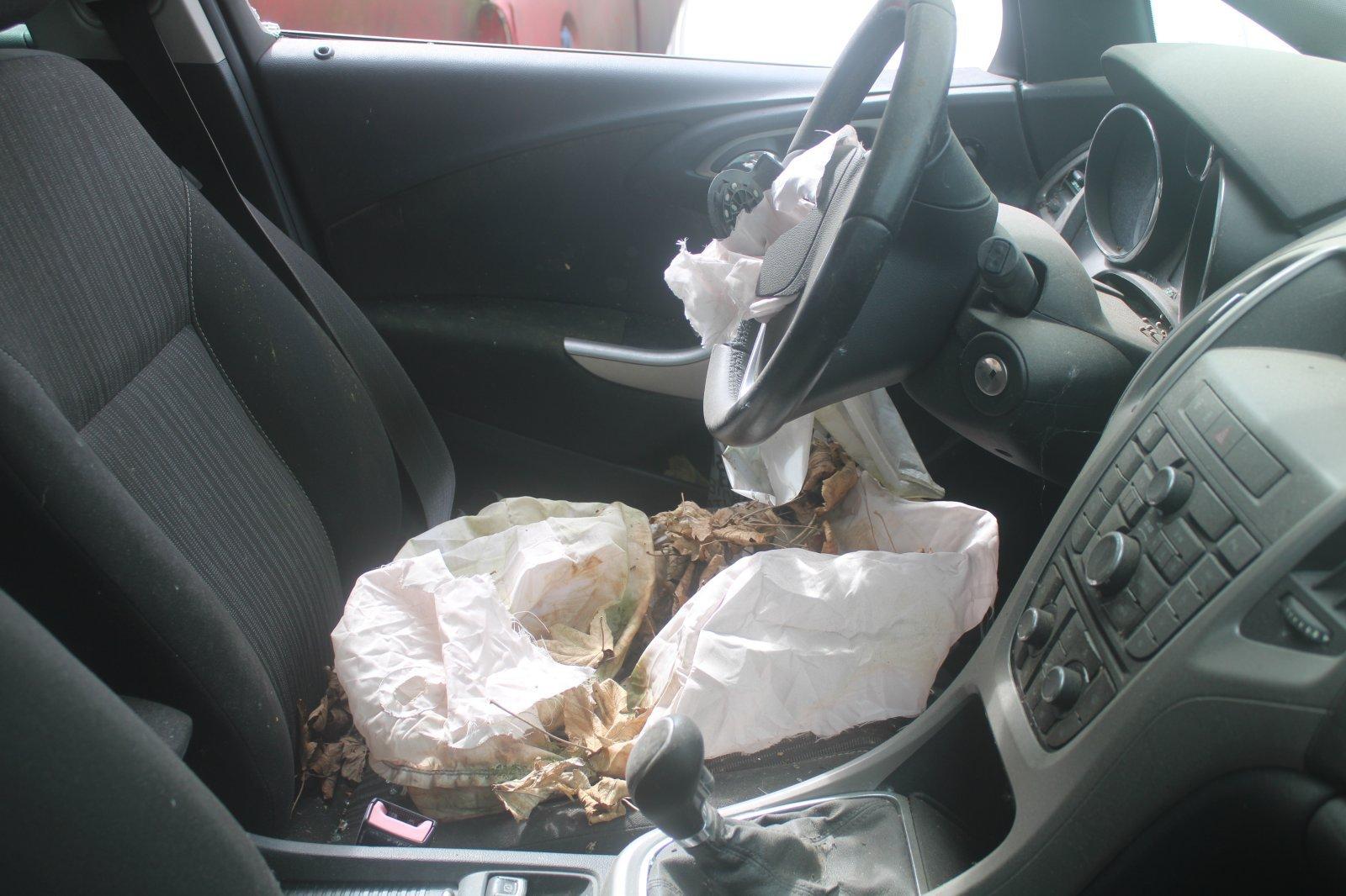 Opel Astra 2012 — photo 8
