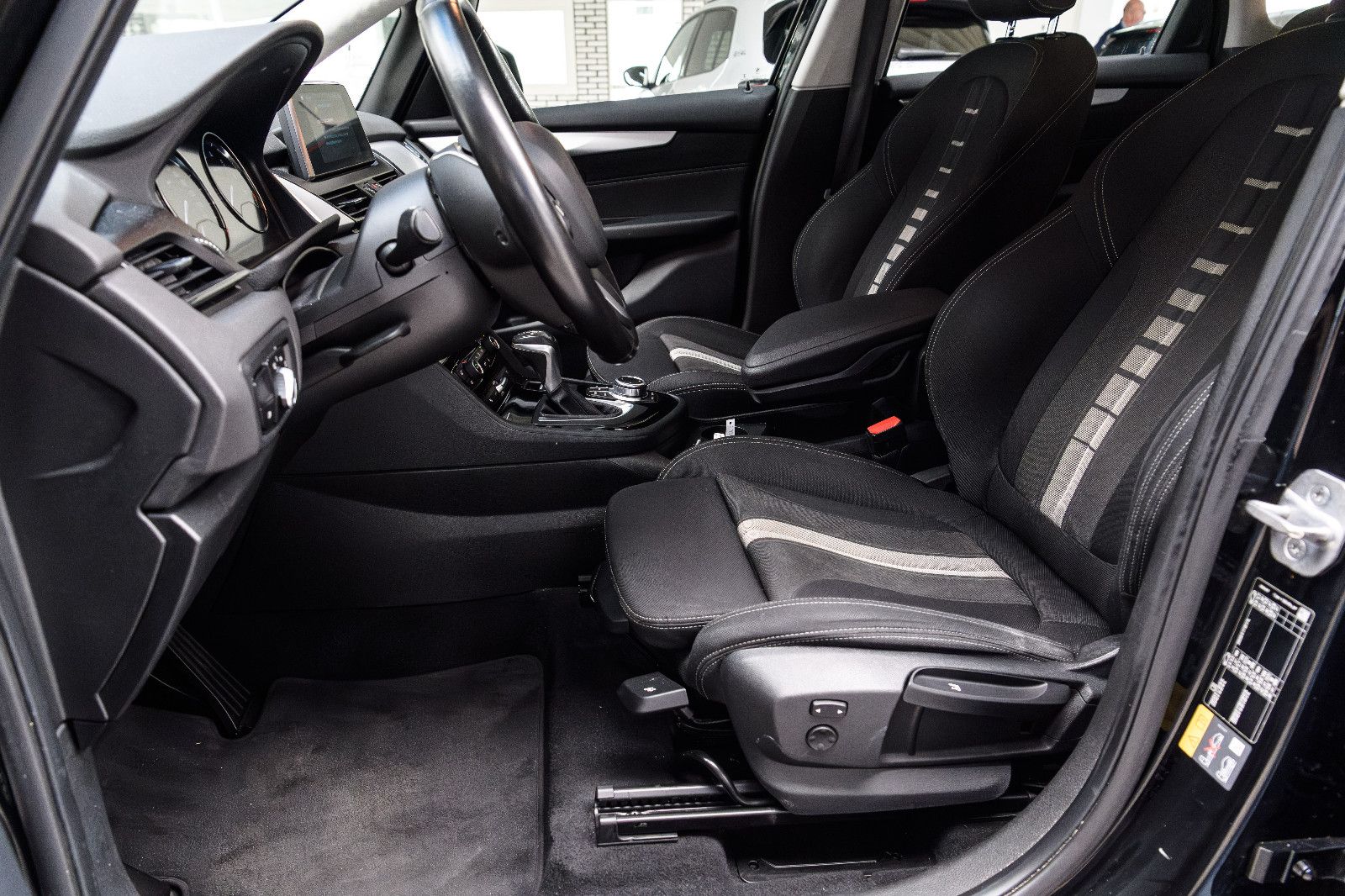 Fahrzeugabbildung BMW 2er Active Tourer 225 xe Advantage Kamera 165kw