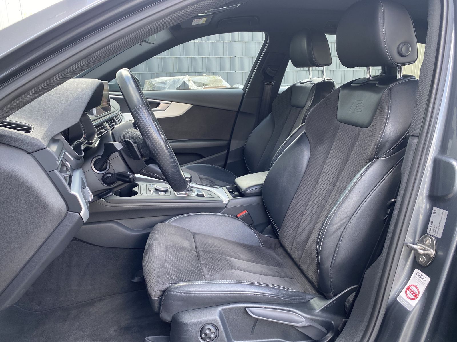 Fahrzeugabbildung Audi A4 Avant 2.0 TDI S-Line NAV+XEN+DIGDISPLAY+18ZO