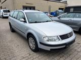 Volkswagen Passat Variant 1.6 *ZR neu* - Volkswagen Passat Variant aus 1999